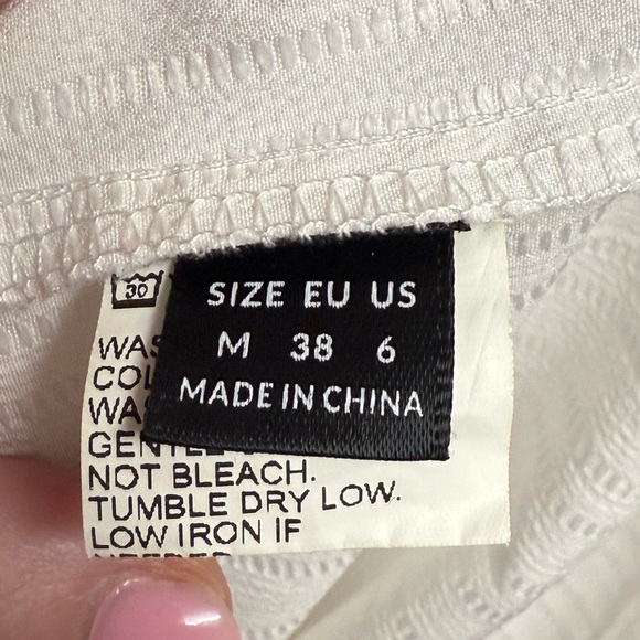 White Blouse, sz med - Picture 4 of 4